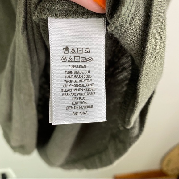 Tahari 100% Linen Roll Tab Sleeve Top - Picture 5 of 6